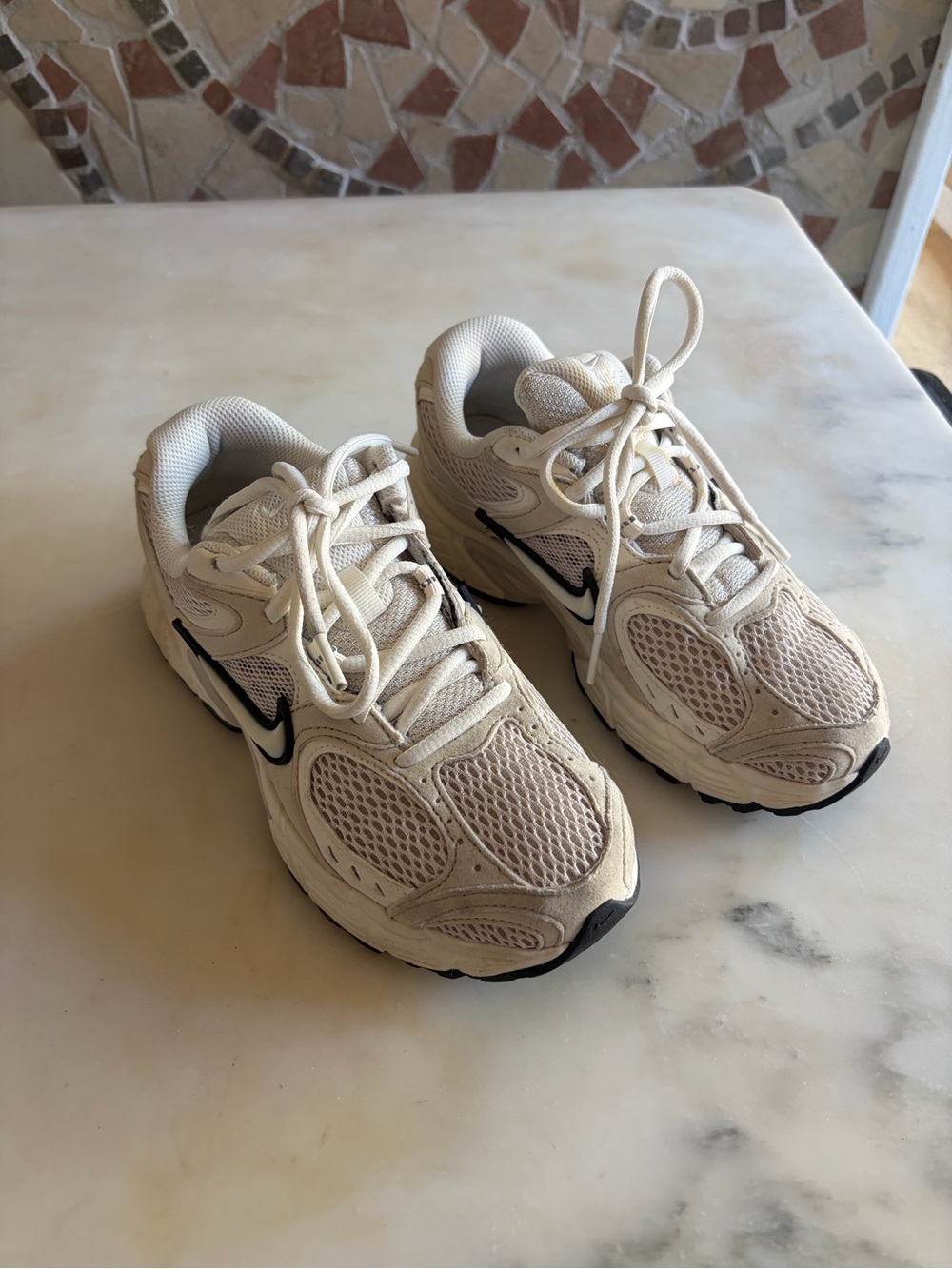 V5 RNR Sneaker - Picture 3 of 9
